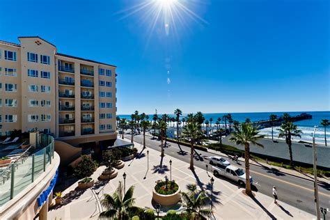 Oceanside Hotel .